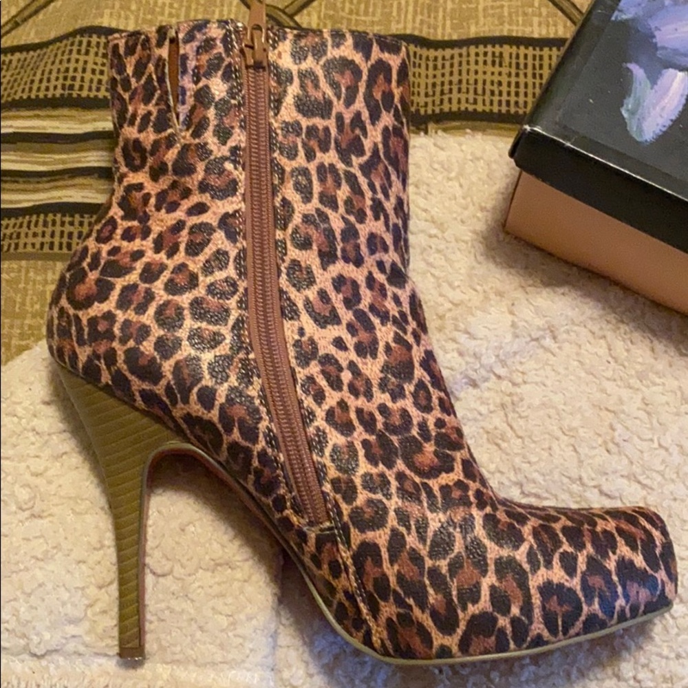 Leopard ankle boots - Picture 2 of 8